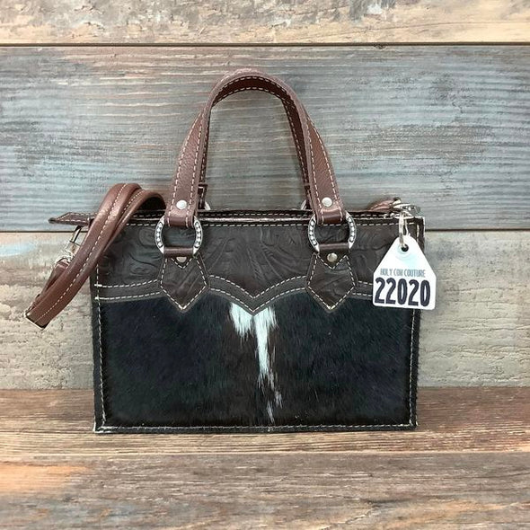 A purse just as unique as you!! All of our products are genuine cowhide! .  . #purse #leatherpurse #cowhide #leather #cowhidepurse #tote…