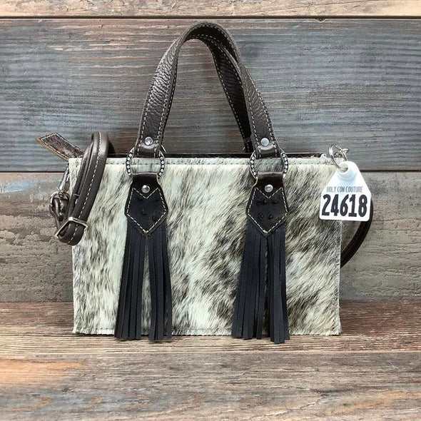 A purse just as unique as you!! All of our products are genuine cowhide! .  . #purse #leatherpurse #cowhide #leather #cowhidepurse #tote…