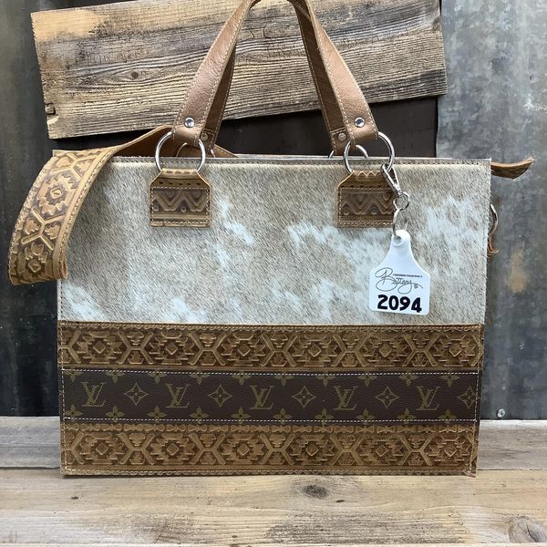 Exclusive Collection Get Outta Town Hybrid Tote #2094