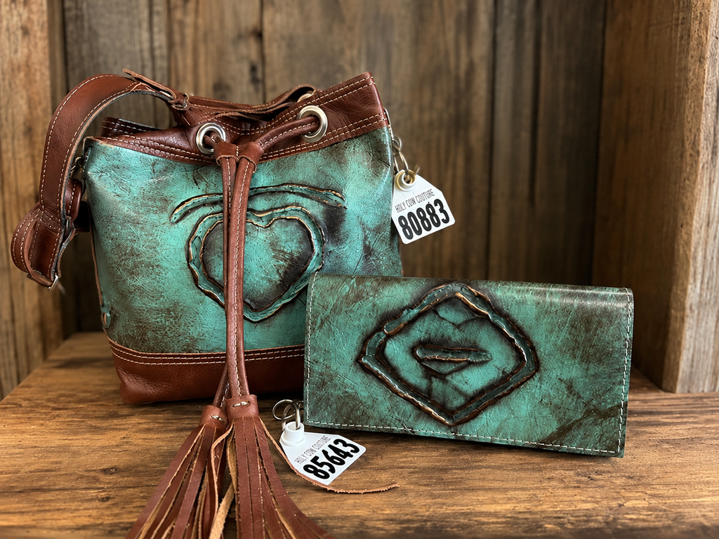 PERFECTLY PAIRED! MINI FEED BUCKET AND BANDIT WALLET