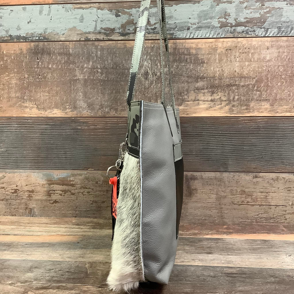 The Weekender Camo #31565 Bag Drop